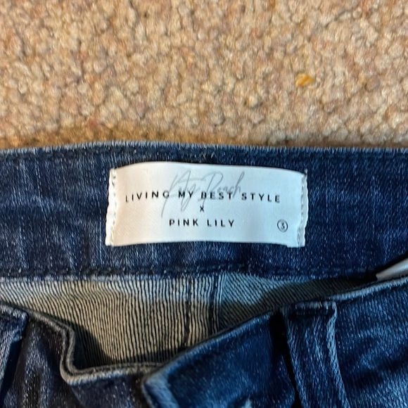 Pink Lily jeans. SuE 3/25. Distressed.. no tags but never worn - Picture 2 of 3